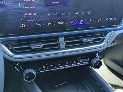 Used 2026 Chevrolet Equinox EV LT w/ LPO, All-Weather Mat Package image 18