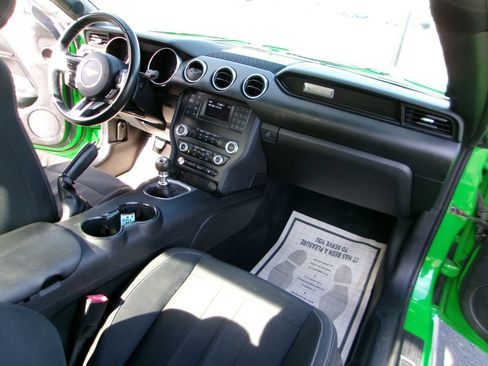 Used 2019 Ford Mustang image 13