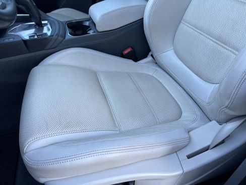 Used 2020 Jaguar E-PACE image 17