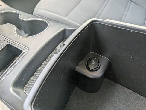 Used 2016 Kia Sorento LX w/ LX Convenience Package image 25