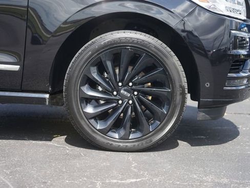 Used 2020 Lincoln Navigator L Reserve w/ Equipment Group 208A Reserve AWD/4WD image 4