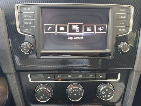 Used 2016 Volkswagen GTI SE FWD image 22