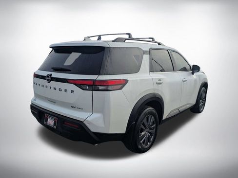 Used 2024 Nissan Pathfinder SV image 3