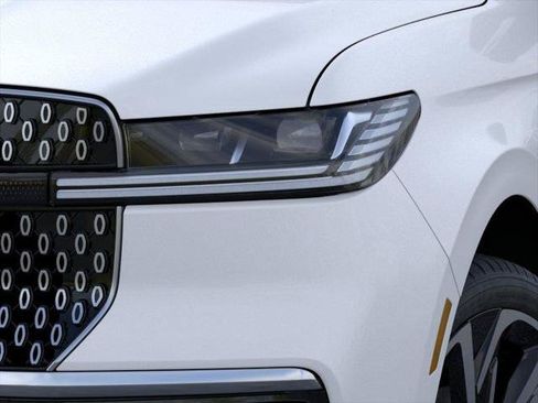 New 2026 Lincoln Navigator Reserve AWD/4WD image 18