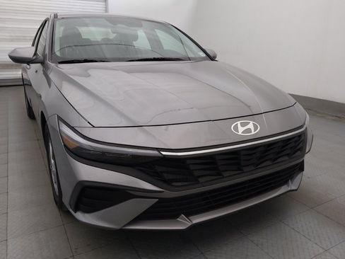 Used 2025 Hyundai Elantra SE FWD image 13