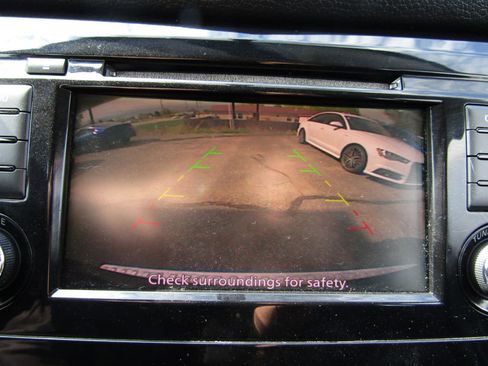 Used 2018 Nissan Rogue S image 13