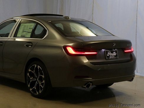 Used 2025 BMW 330i xDrive Sedan w/ M Sport Package image 8