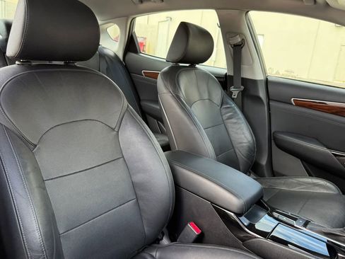 Used 2017 Kia Cadenza Premium image 17