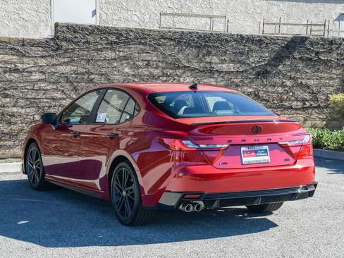New 2026 Toyota Camry Hybrid FWD image 9