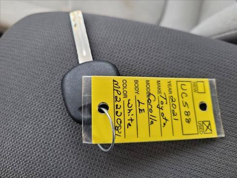 Used 2021 Toyota Corolla LE FWD image 17