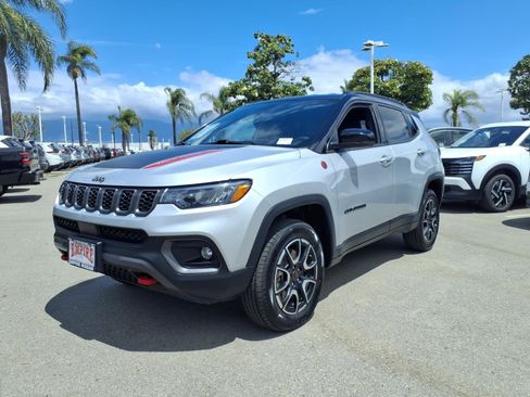 Used 2025 Jeep Compass Trailhawk AWD/4WD image 20