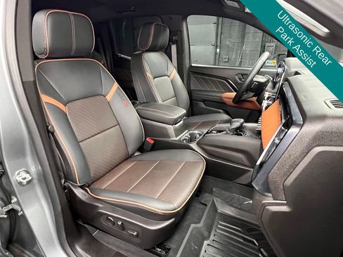 Used 2025 GMC Canyon AT4 w/ AT4 Premium Package image 7