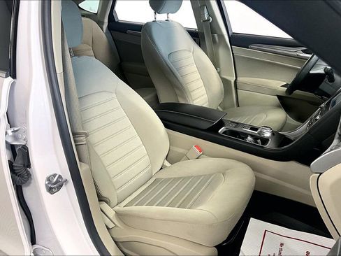 Used 2020 Ford Fusion SE image 7