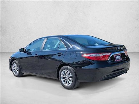 Used 2017 Toyota Camry LE image 8