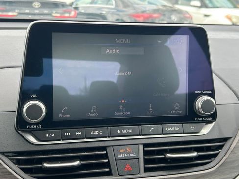 Used 2025 Nissan Altima 2.5 SV FWD image 27