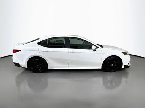 Used 2025 Toyota Camry SE w/ Convenience Package FWD image 8