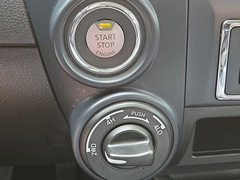 Used 2023 Nissan Titan SV AWD/4WD image 28