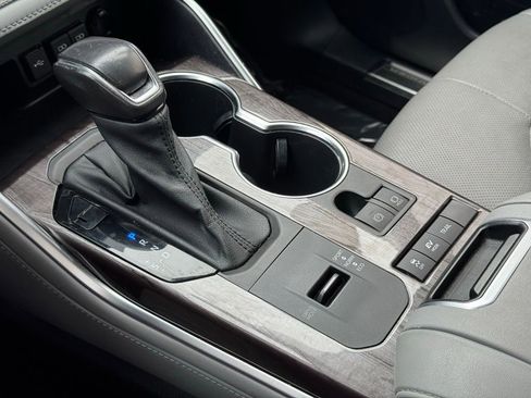 Used 2021 Toyota Highlander Platinum image 38