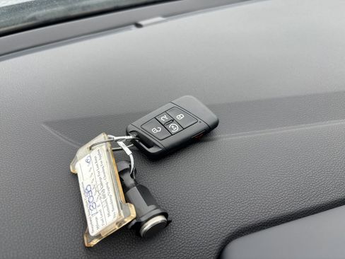 Used 2025 Volkswagen Jetta SE image 21