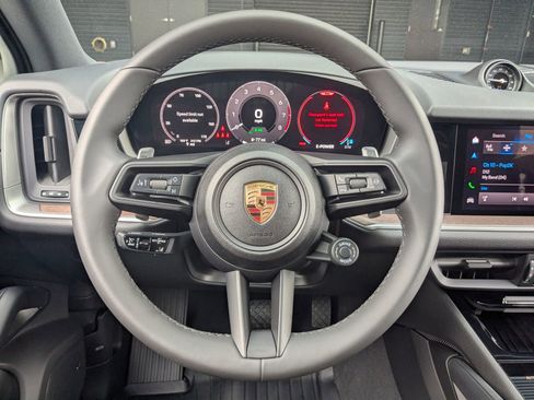 Used 2025 Porsche Cayenne E-Hybrid image 15