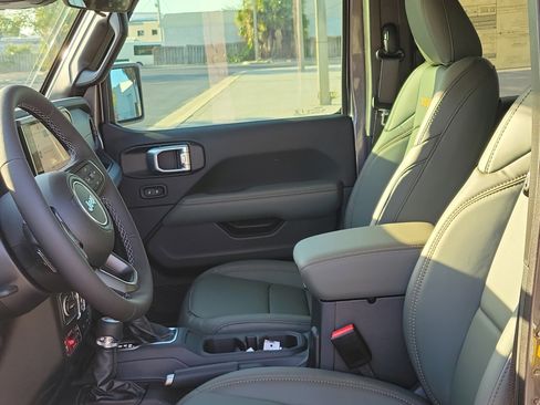 New 2026 Jeep Gladiator Mojave AWD/4WD image 18
