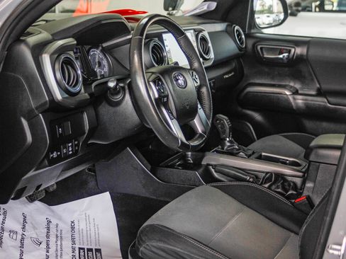 Used 2021 Toyota Tacoma TRD Off-Road w/ Technology Package image 17