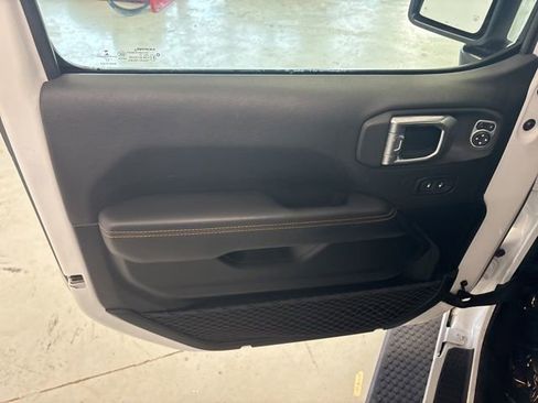 Used 2021 Jeep Wrangler Unlimited Sahara image 16