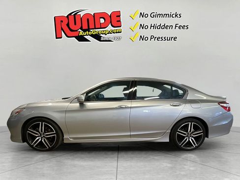 Used 2016 Honda Accord Touring image 2