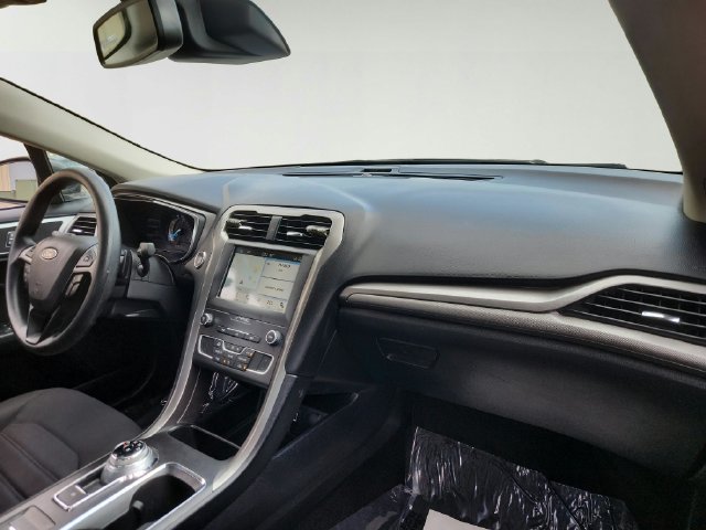 Used 2019 Ford Fusion SE FWD image 21