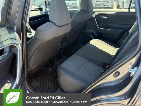 Used 2020 Toyota RAV4 XLE w/ XLE Grade Weather Package AWD/4WD image 7