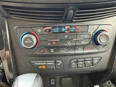 Used 2017 Ford Escape Titanium w/ Equipment Group 301A AWD/4WD image 18
