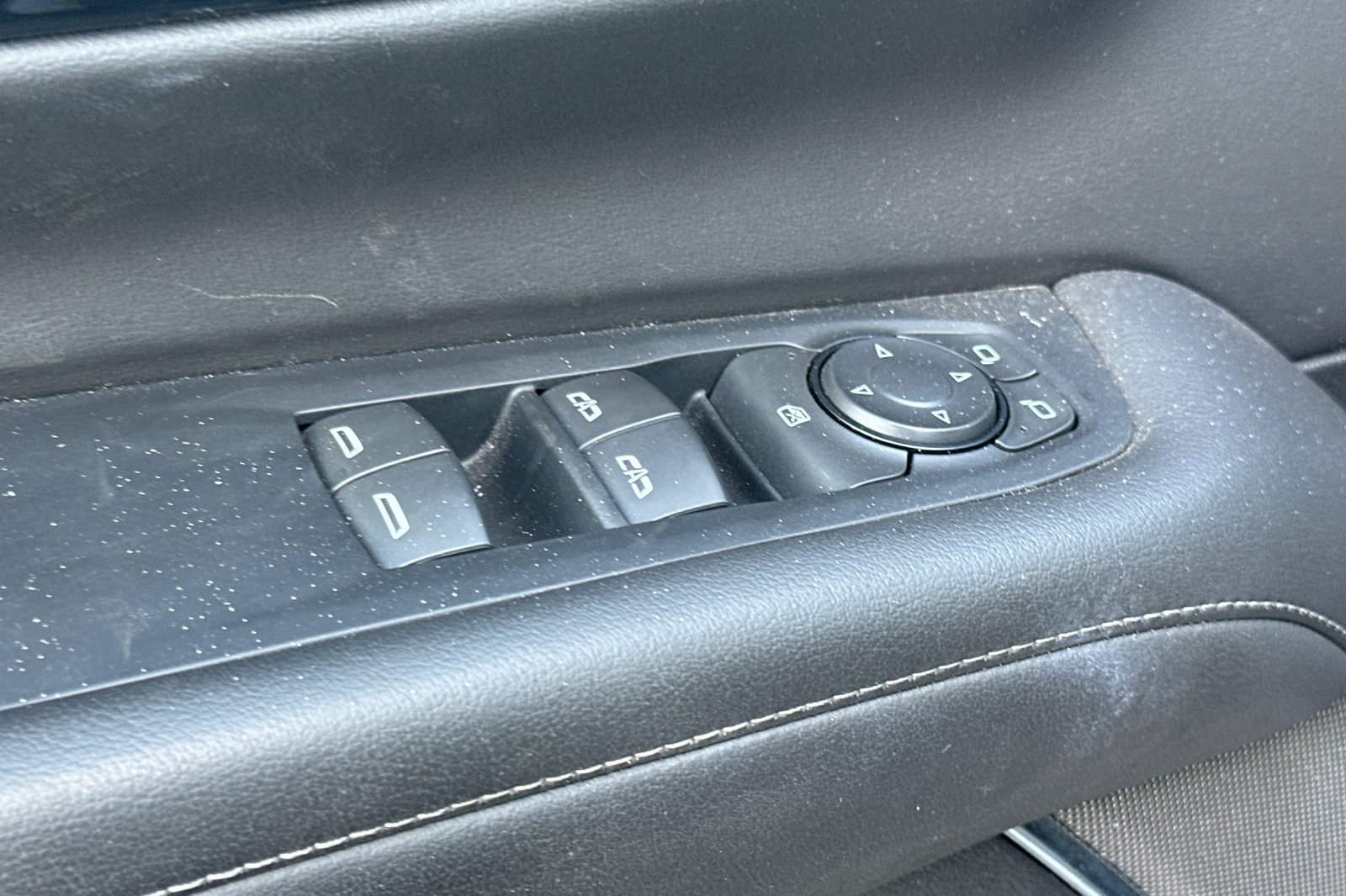 Used 2025 Chevrolet Suburban Z71 AWD/4WD image 12