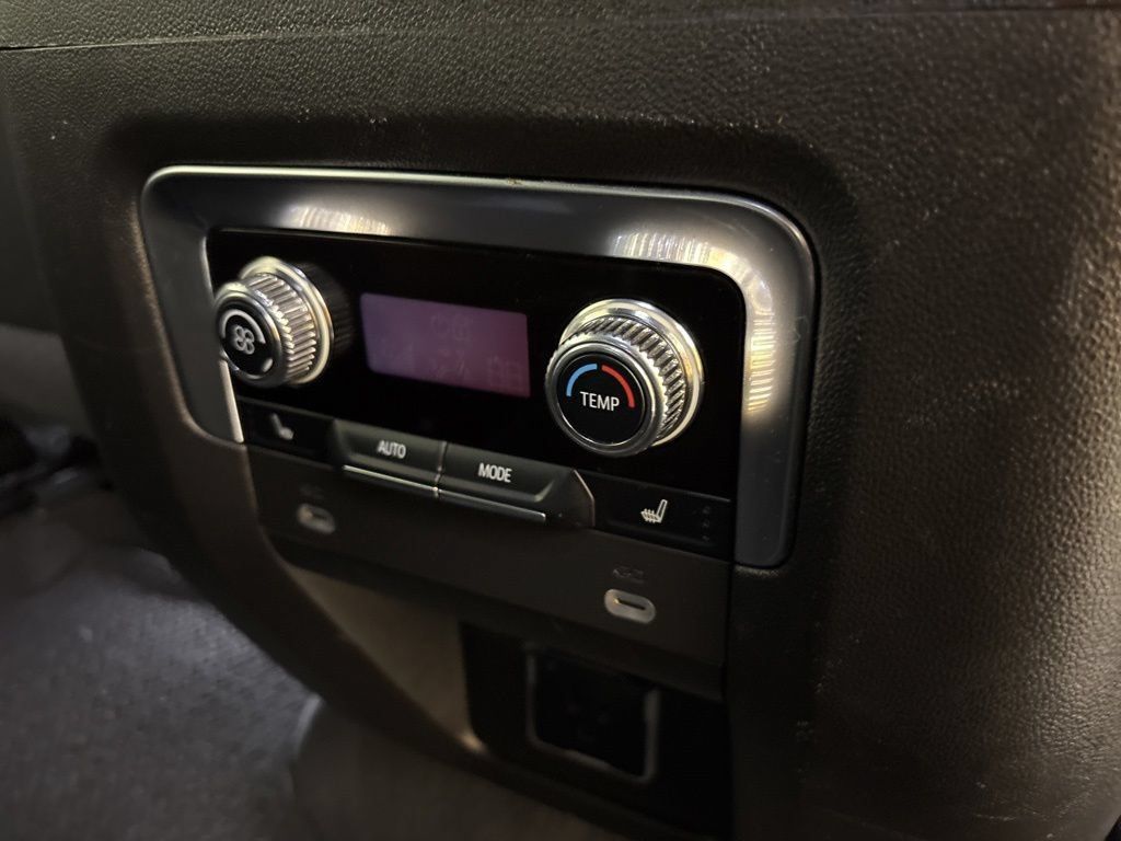 Used 2024 GMC Yukon XL Denali AWD/4WD image 20
