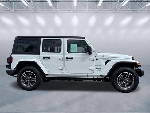 Used 2023 Jeep Wrangler Unlimited Sahara AWD/4WD image 3