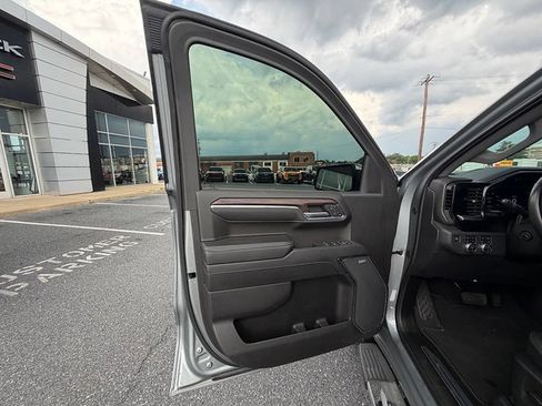 Used 2024 GMC Sierra 1500 SLT w/ SLT Premium Plus Package AWD/4WD image 33
