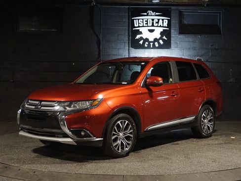 Used 2018 Mitsubishi Outlander SE AWD/4WD image 1