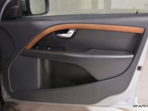 Used 2010 Volvo XC70 3.2 image 8