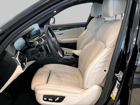 Used 2023 BMW 530i w/ Premium Package RWD image 7
