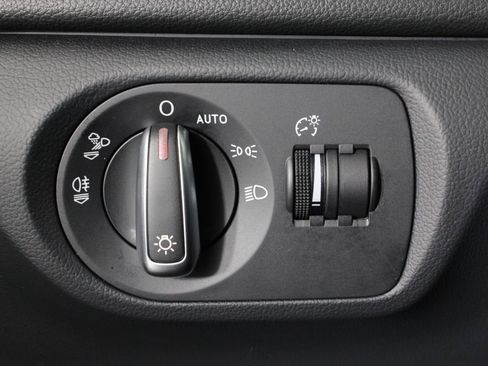 Used 2018 Audi Q3 2.0T Premium w/ Convenience Package image 24