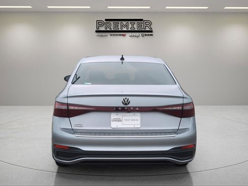 Used 2025 Volkswagen Jetta S image 8