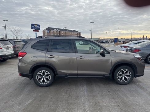 Used 2019 Subaru Forester Premium w/ Popular Package #1 image 16