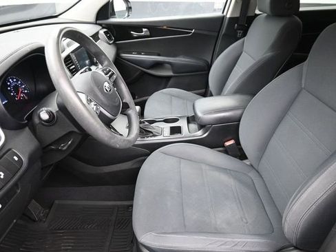 Used 2019 Kia Sorento LX image 17
