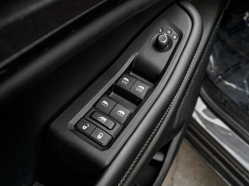 Used 2023 Jeep Grand Cherokee Altitude image 7