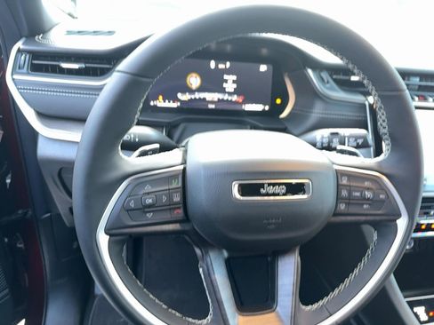 New 2025 Jeep Grand Cherokee Limited image 10