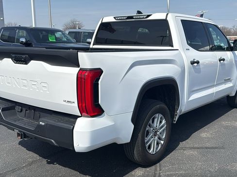 Used 2022 Toyota Tundra SR5 w/ SR5 Convenience Package AWD/4WD image 7