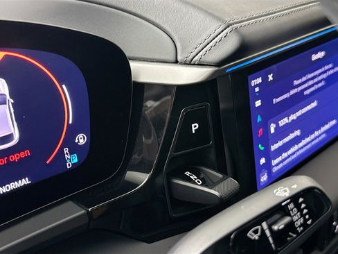 Certified 2025 Porsche Macan Electric image 24