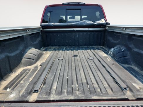 Used 2018 Nissan Titan SL w/ Chrome Package AWD/4WD image 15