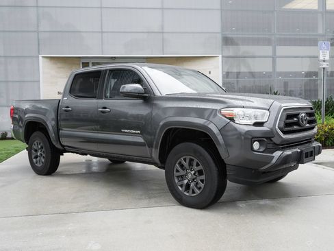 Used 2023 Toyota Tacoma SR5 AWD/4WD image 5