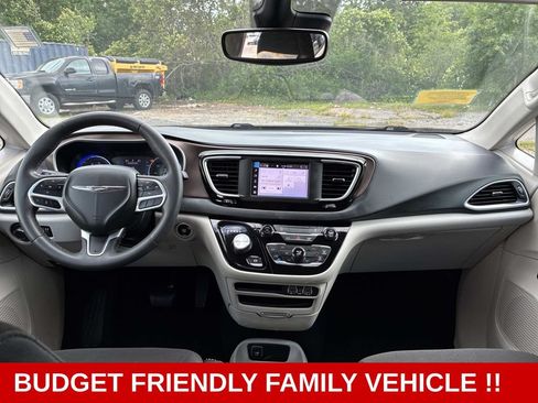 Used 2023 Chrysler Voyager LX FWD image 19