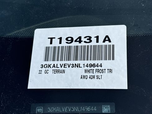 Used 2022 GMC Terrain SLT w/ Infotainment Package II image 34